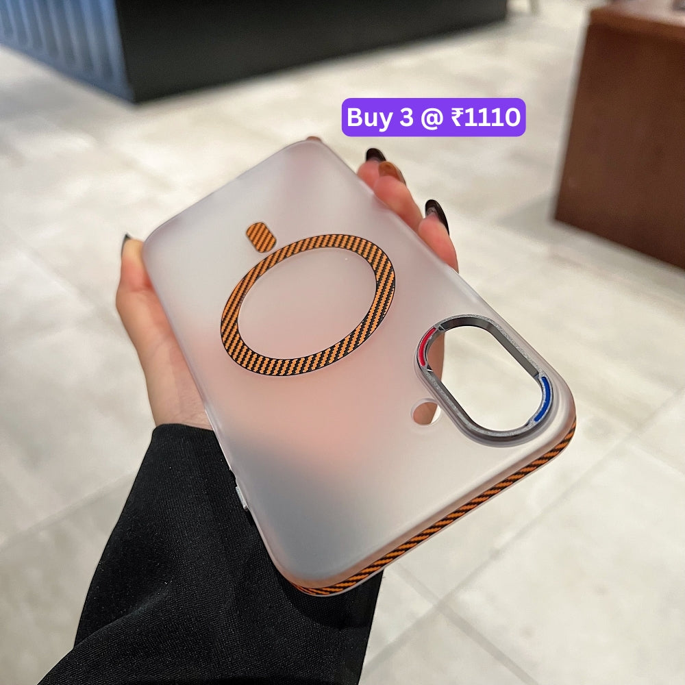 Carbon Fiber Pattern Built-in Magnetic Shockproof Phone Case - iPhone 16