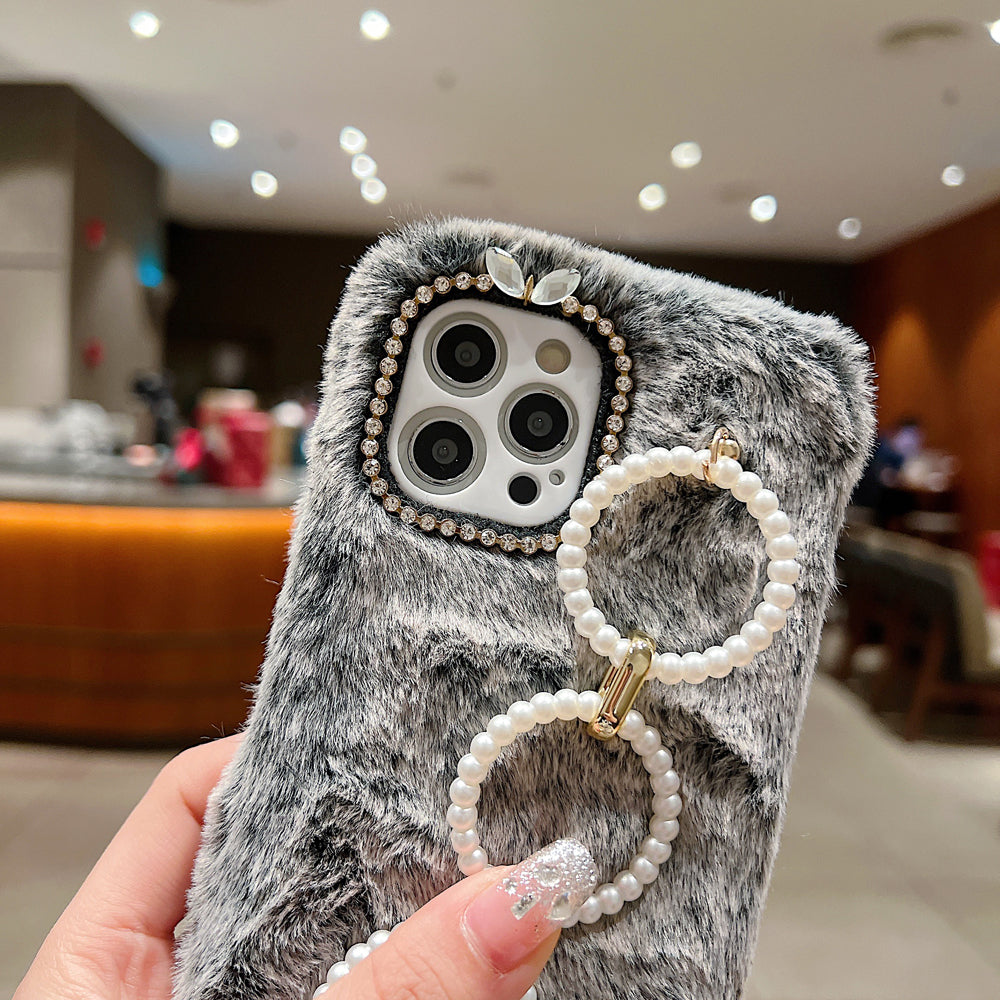 Luxury Winter Soft Furry Phone Case With Pearl Bracelet - iPhone 15 Pro Max
