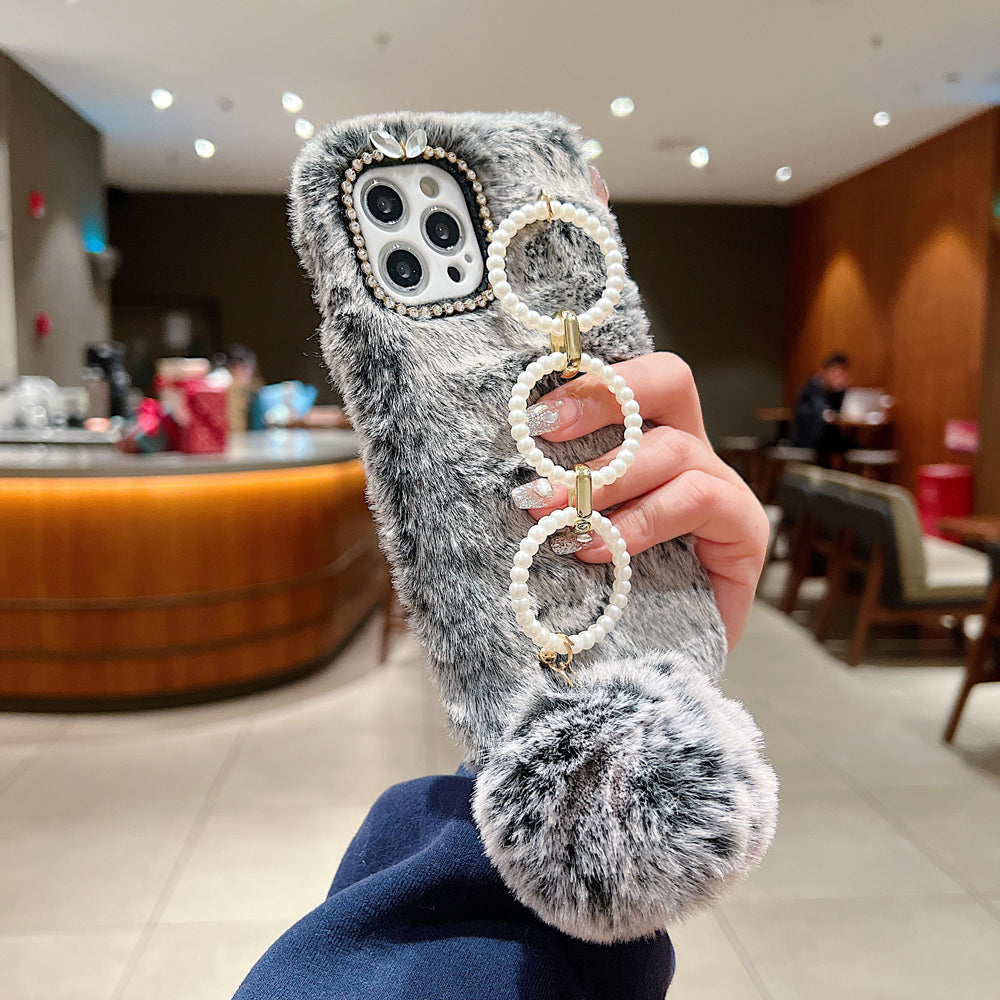 Luxury Winter Soft Furry Phone Case With Pearl Bracelet - iPhone 13 Pro
