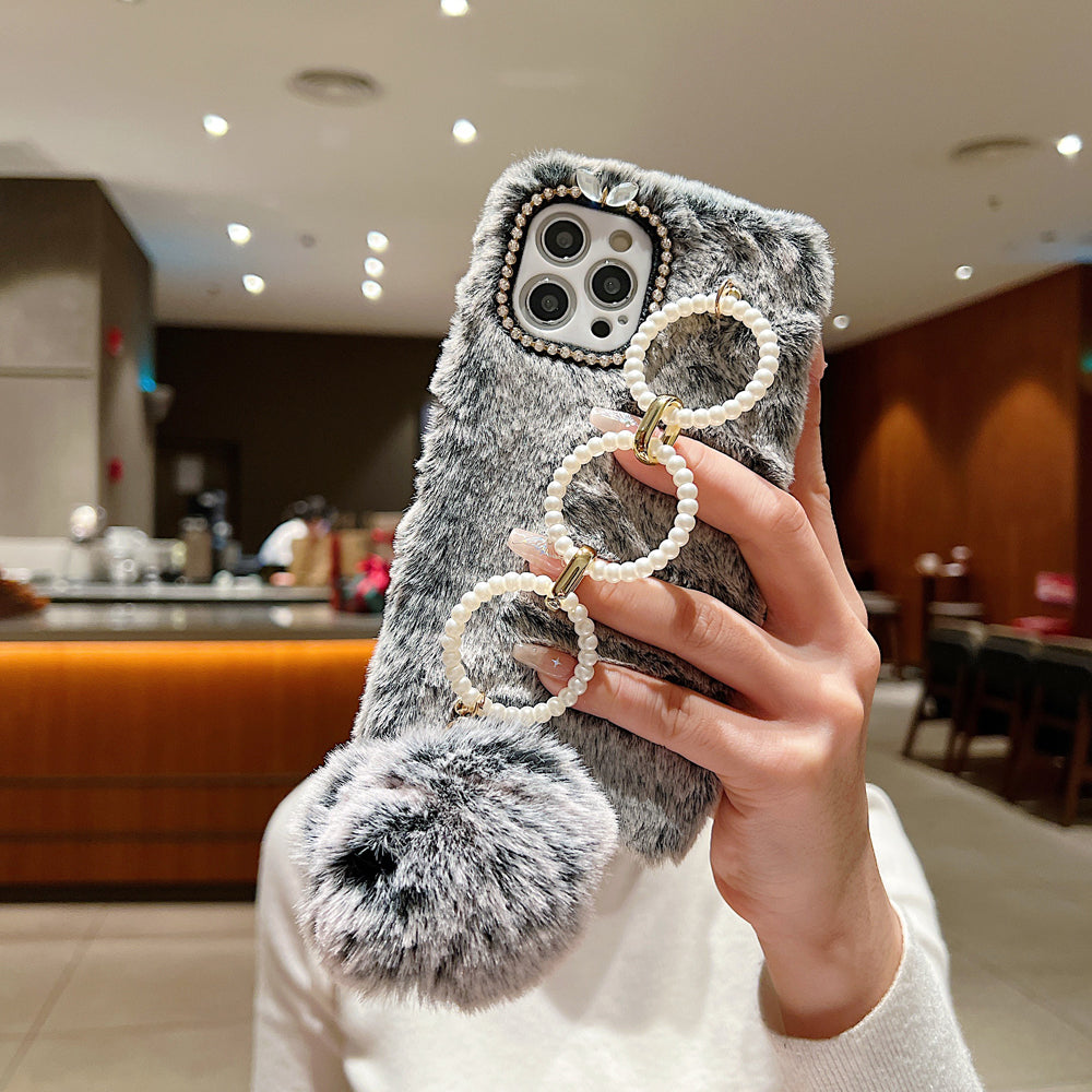 Luxury Winter Soft Furry Phone Case With Pearl Bracelet - iPhone 13 Pro
