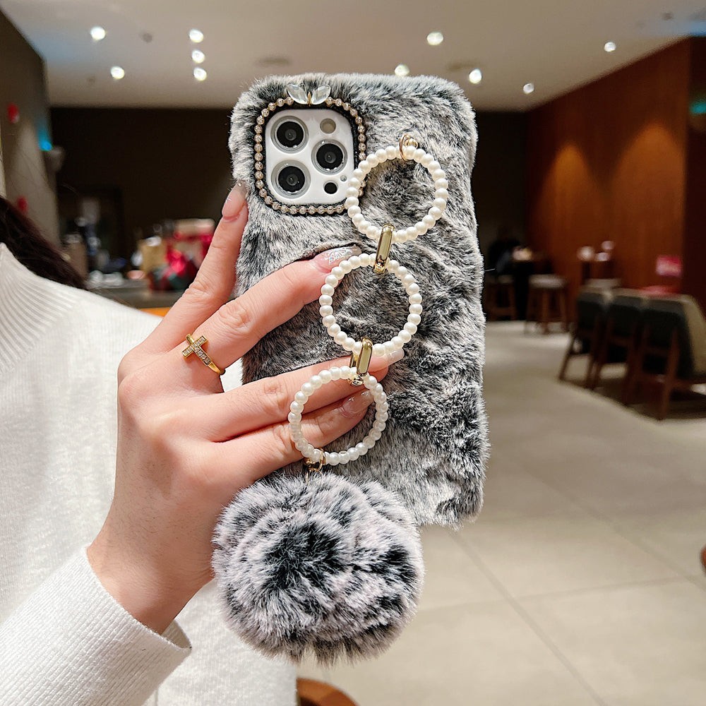 Luxury Winter Soft Furry Phone Case With Pearl Bracelet - iPhone 13 Pro