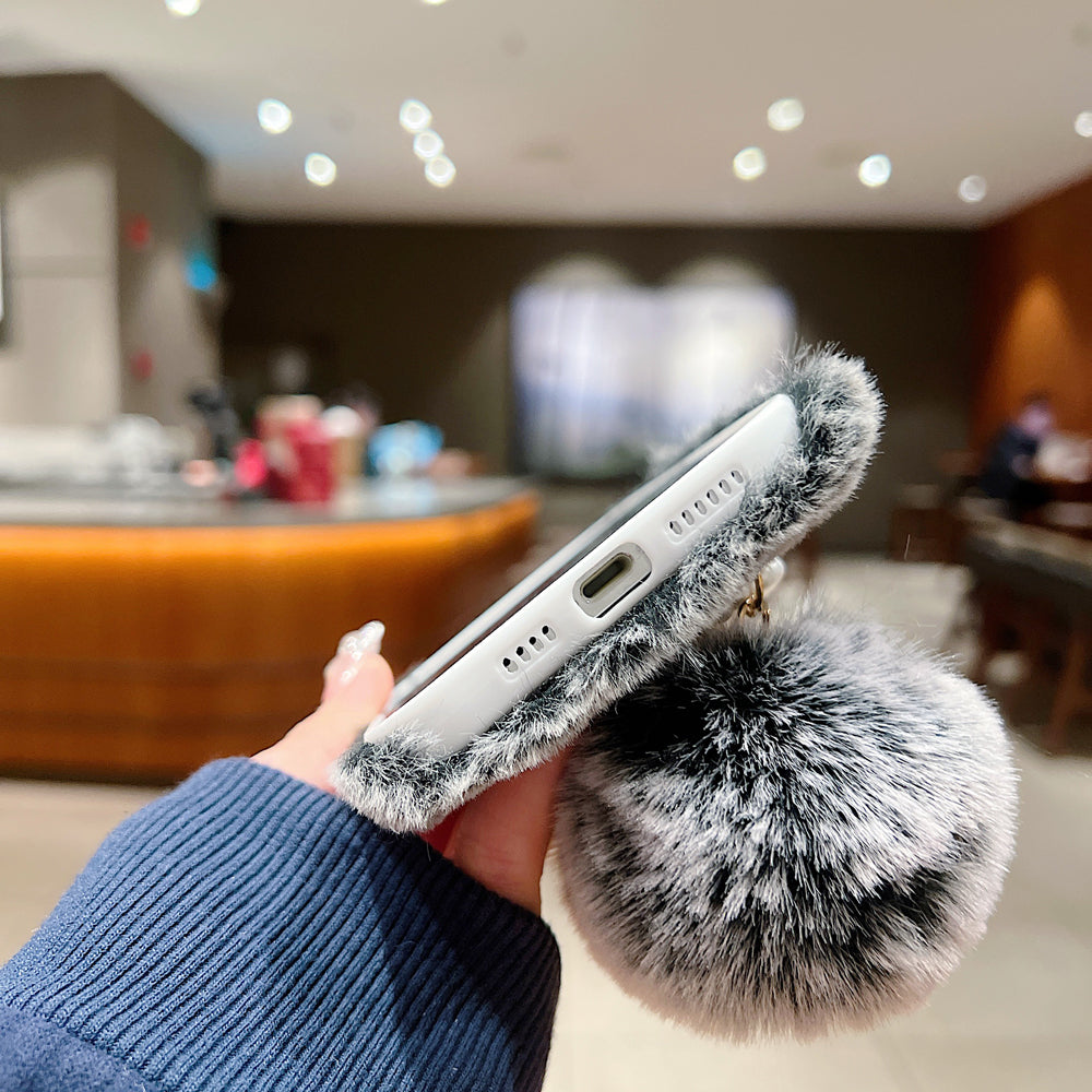 Luxury Winter Soft Furry Phone Case With Pearl Bracelet - iPhone 12