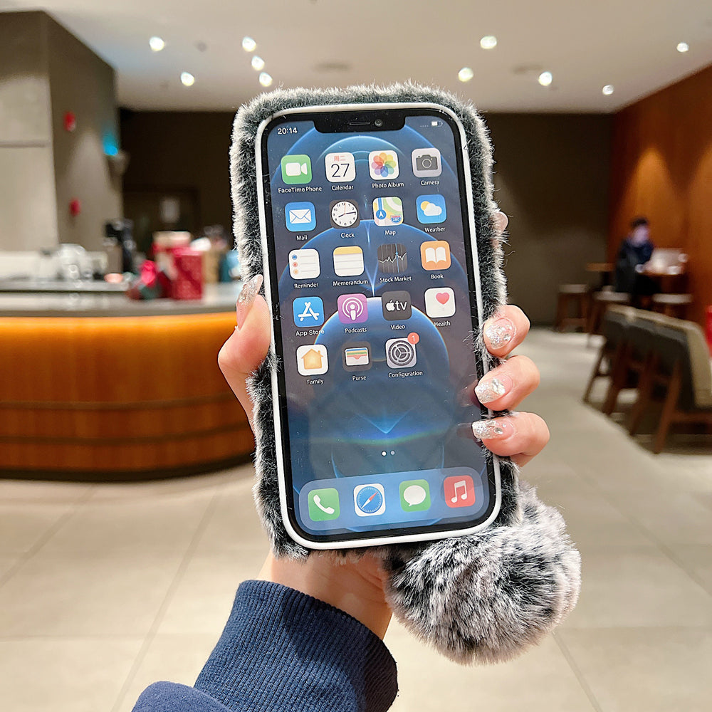 Luxury Winter Soft Furry Phone Case With Pearl Bracelet - iPhone 13 Pro