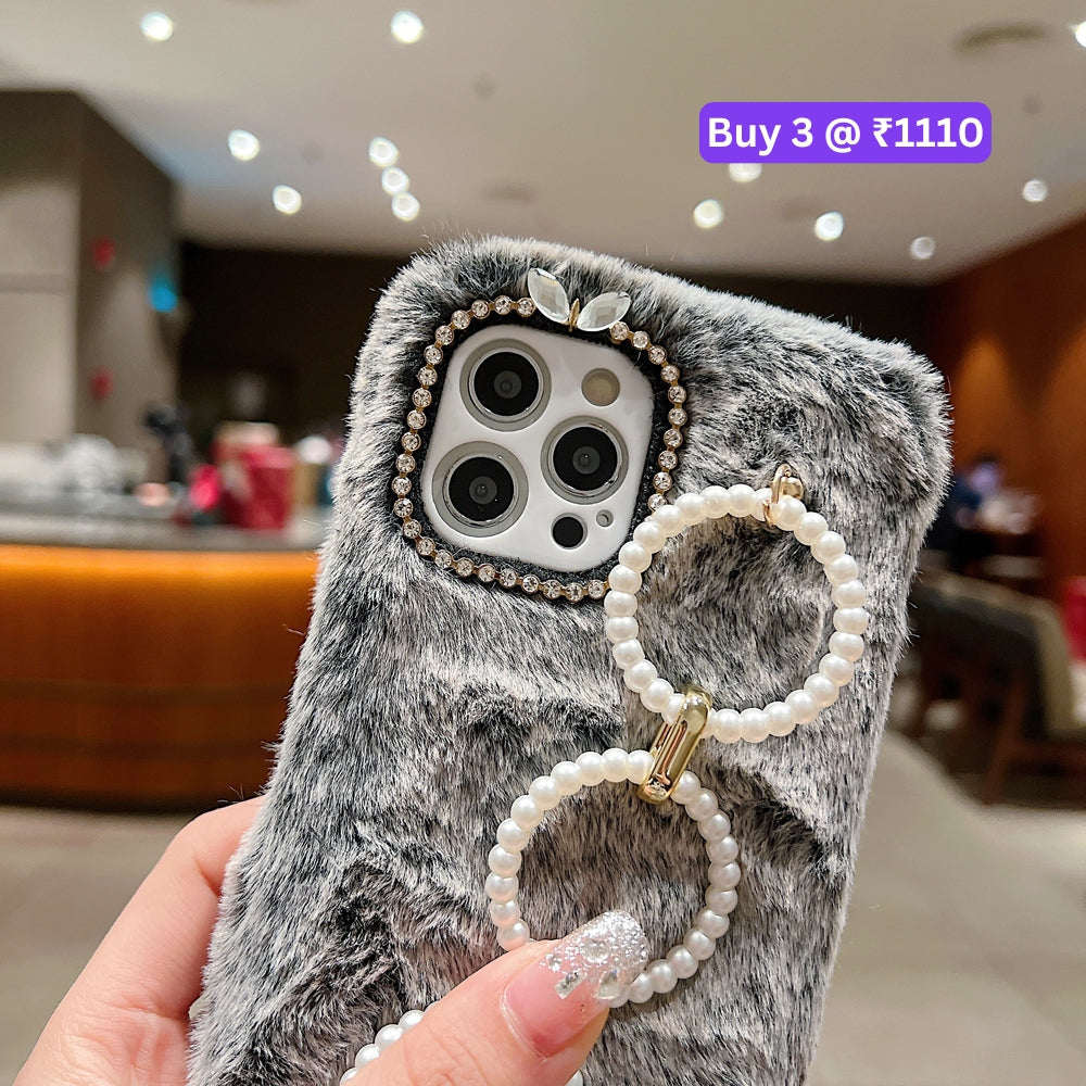 Luxury Winter Soft Furry Phone Case With Pearl Bracelet - iPhone 16 Plus