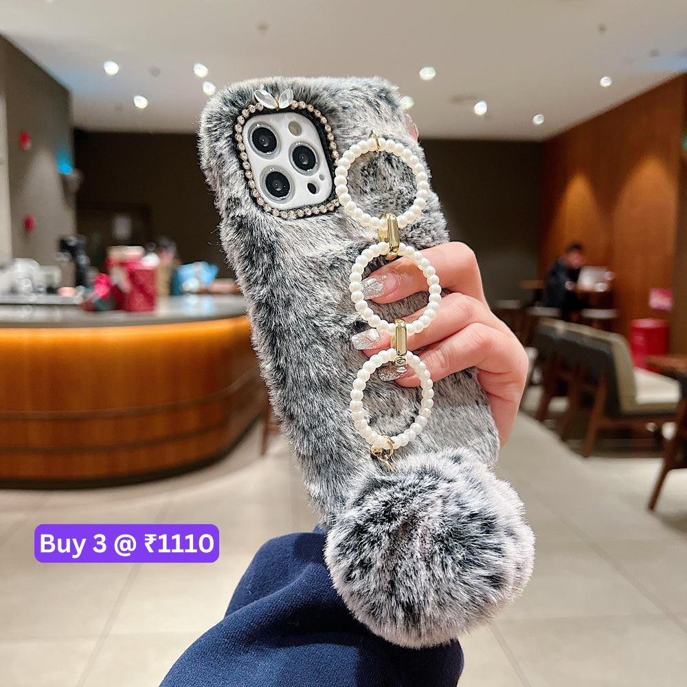 Luxury Winter Soft Furry Phone Case With Pearl Bracelet - iPhone 16 Plus