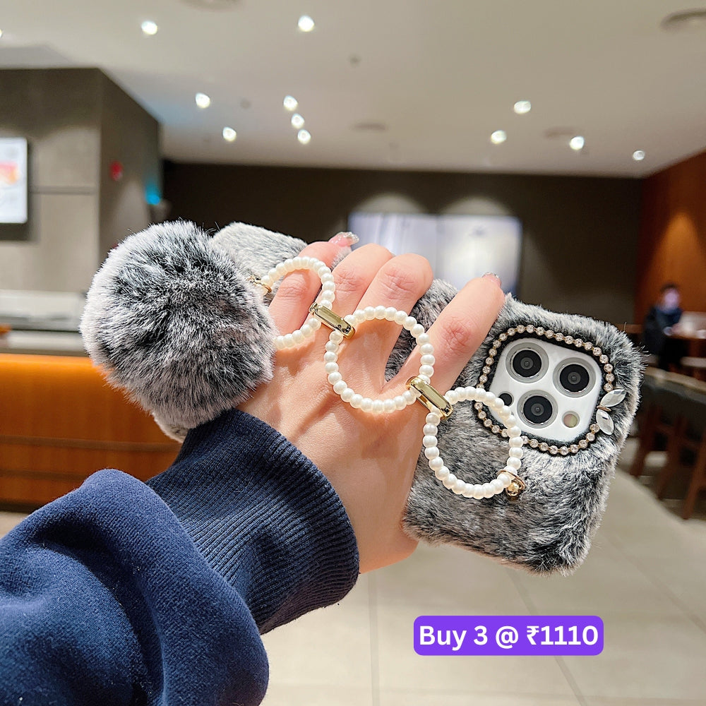 Luxury Winter Soft Furry Phone Case With Pearl Bracelet - iPhone 16 Plus