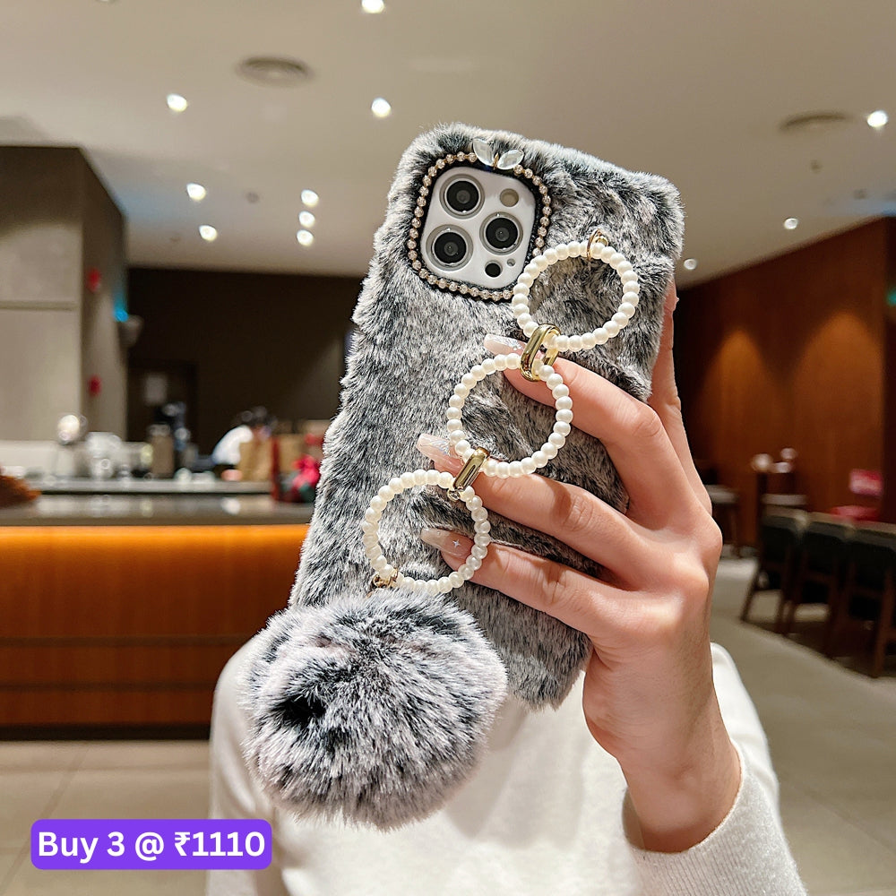 Luxury Winter Soft Furry Phone Case With Pearl Bracelet - iPhone 16 Plus