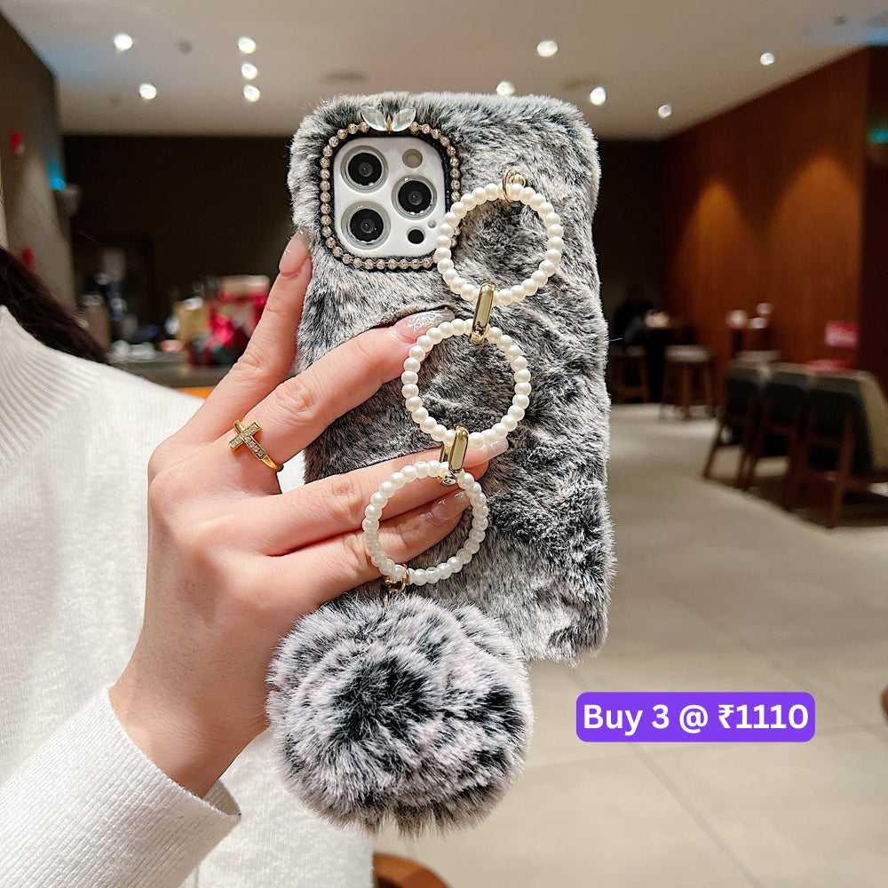 Luxury Winter Soft Furry Phone Case With Pearl Bracelet - iPhone 16 Plus