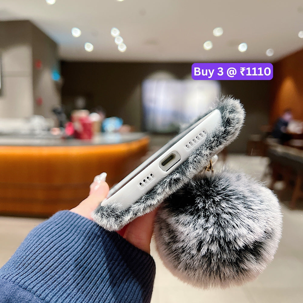 Luxury Winter Soft Furry Phone Case With Pearl Bracelet - iPhone 16 Plus