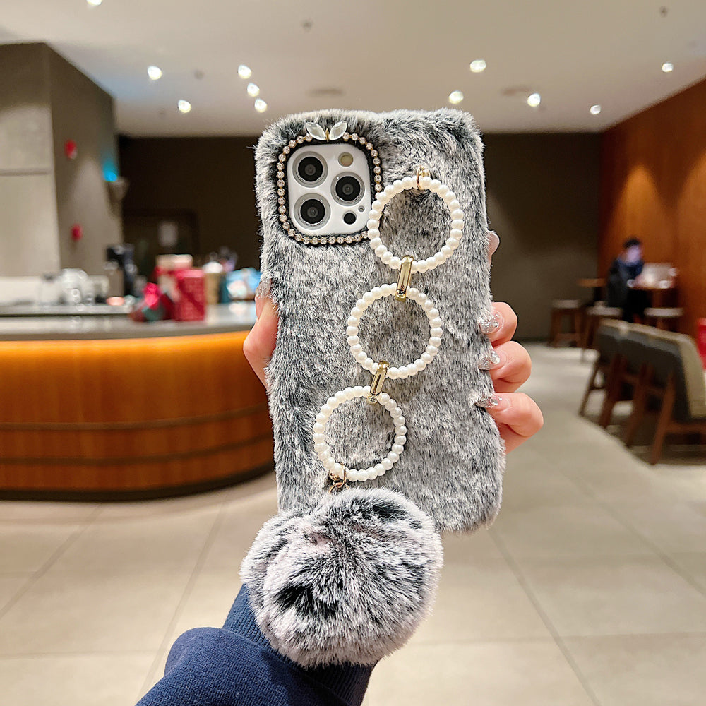 Luxury Winter Soft Furry Phone Case With Pearl Bracelet - iPhone 15 Pro